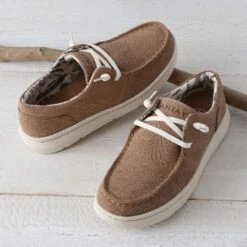 Ariat Ladies Tan Floral Embossed Hilo