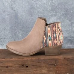 Western Cowboy Equipment Shop -Western Cowboy Equipment Shop 809520P side