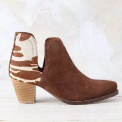 Western Cowboy Equipment Shop -Western Cowboy Equipment Shop 9212904 side