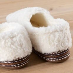 Ariat Appaloosa Snuggle Slippers -Western Cowboy Equipment Shop AR2271 heel