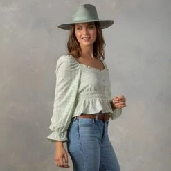 Country Grace Graced In Green Top