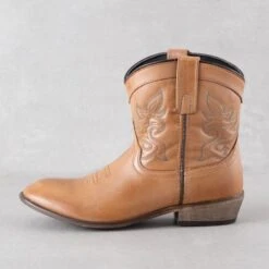 Western Cowboy Equipment Shop -Western Cowboy Equipment Shop DI862NEW side